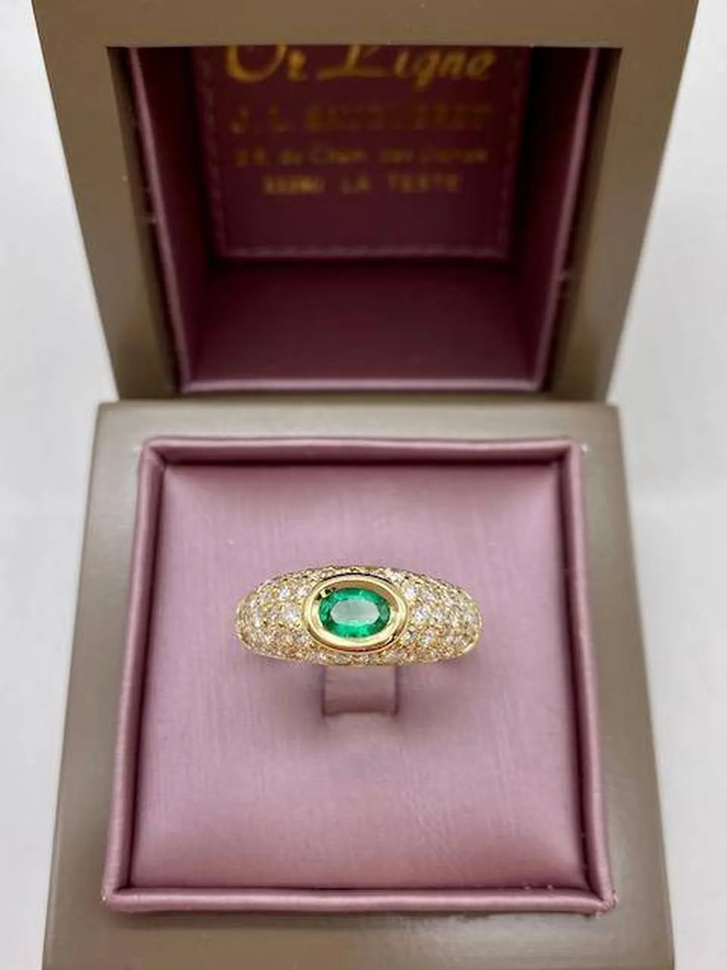 Bijouterie Or Ligne : L'Élégance Raffinée d'une Bague Unique en son Genre