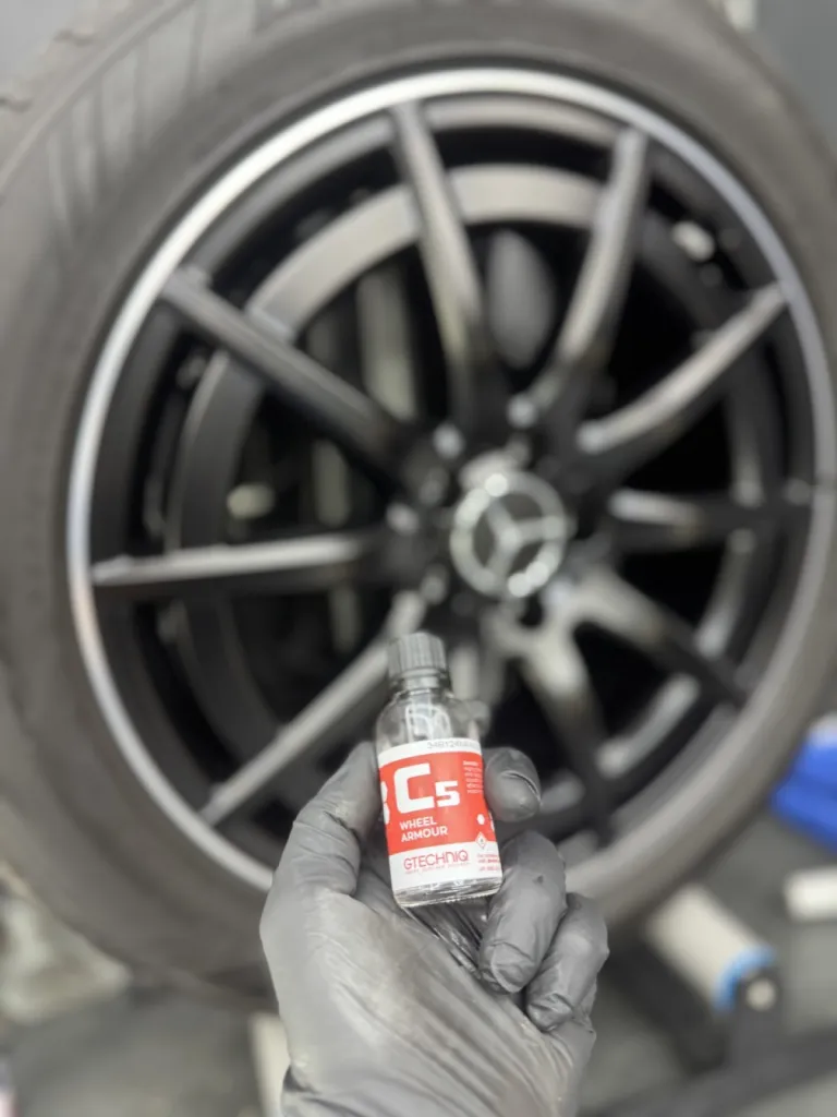 Mercedes GLA 35 AMG : Polissage et Protection Céramique par Riviera Detailing à Antibes