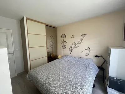 A vendre Croissy bel appartement rénové 3 chambres avec balcon et box à deux pas de la British school