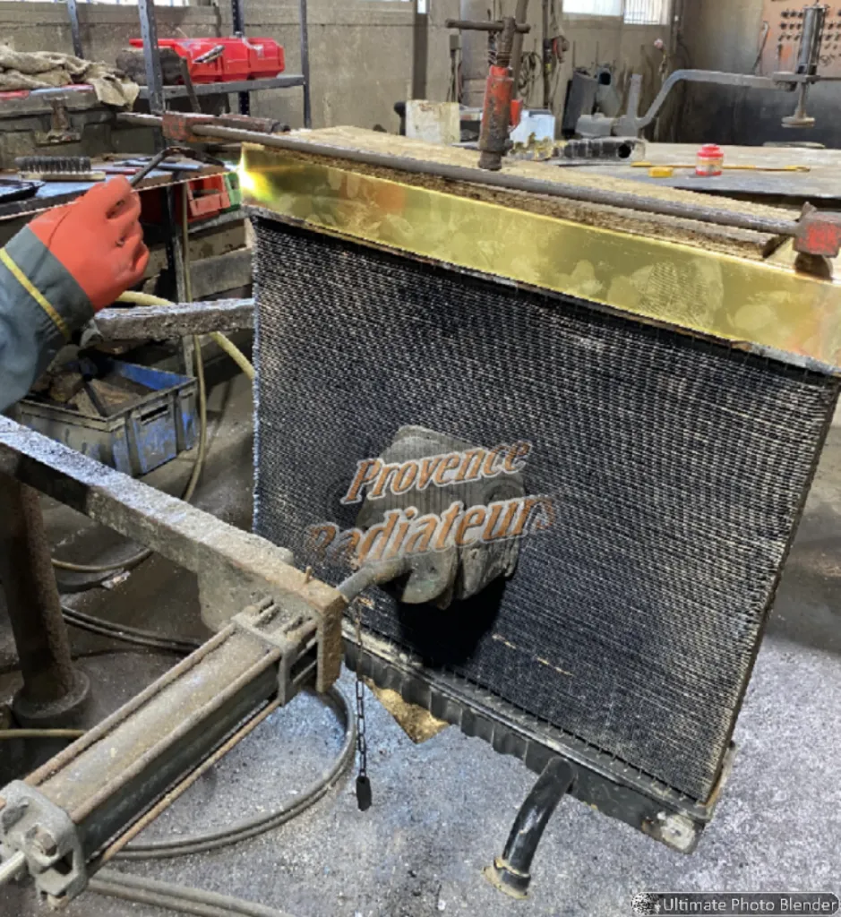 Restauration de radiateur de refroidissement d'engins agricoles dans les Alpes-de-Hautes-Provence.