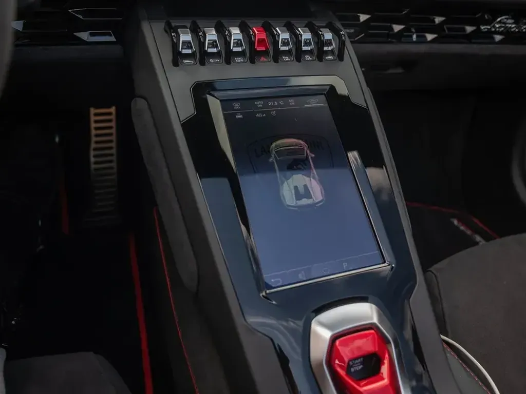 lamborghini-huracan-evo-spyder-2024-infotainment-ecran