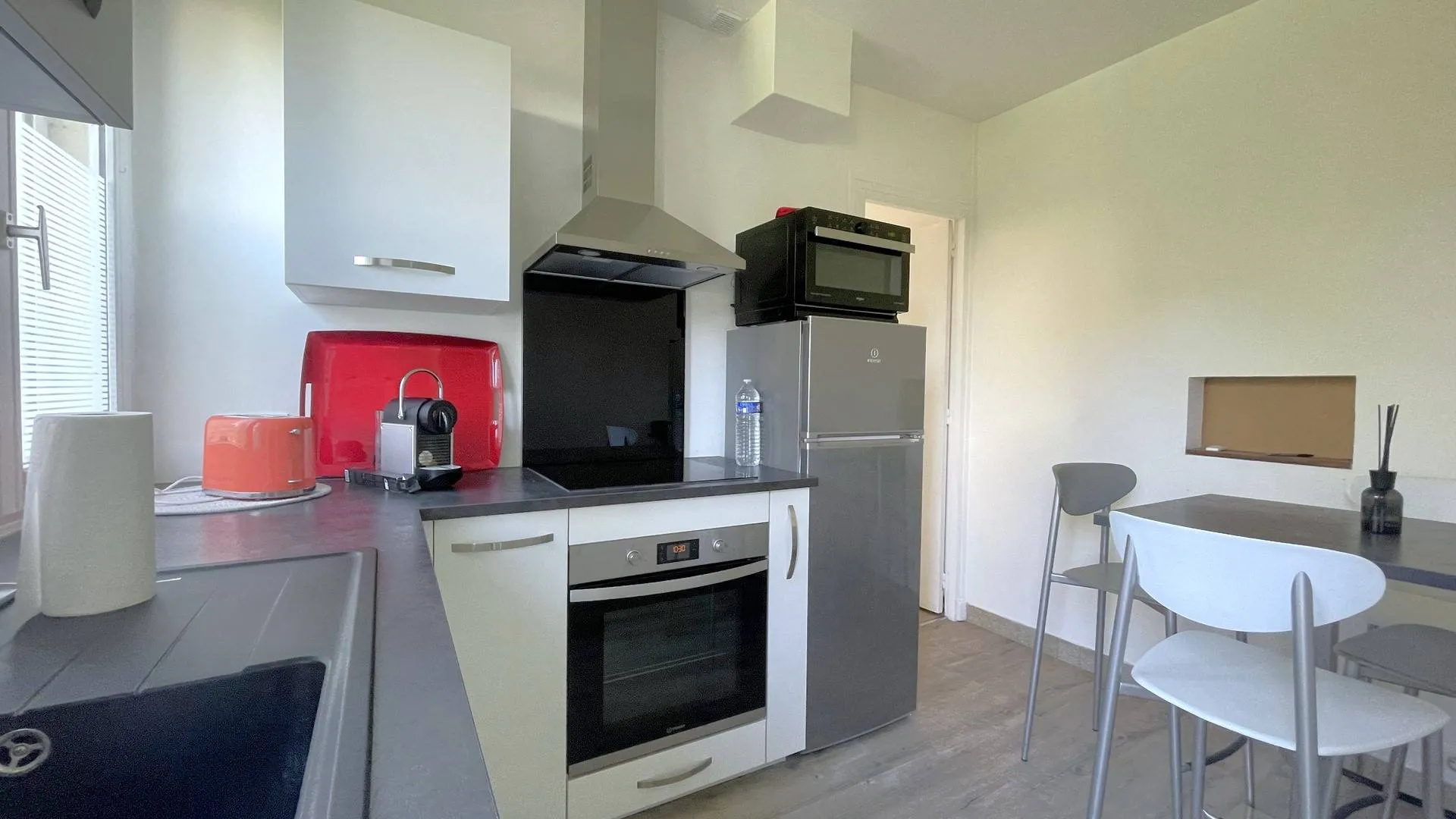 Propriété avec cuisine équipée à vendre : Cuisine aménagée, idéale pour préparer de délicieux repas.