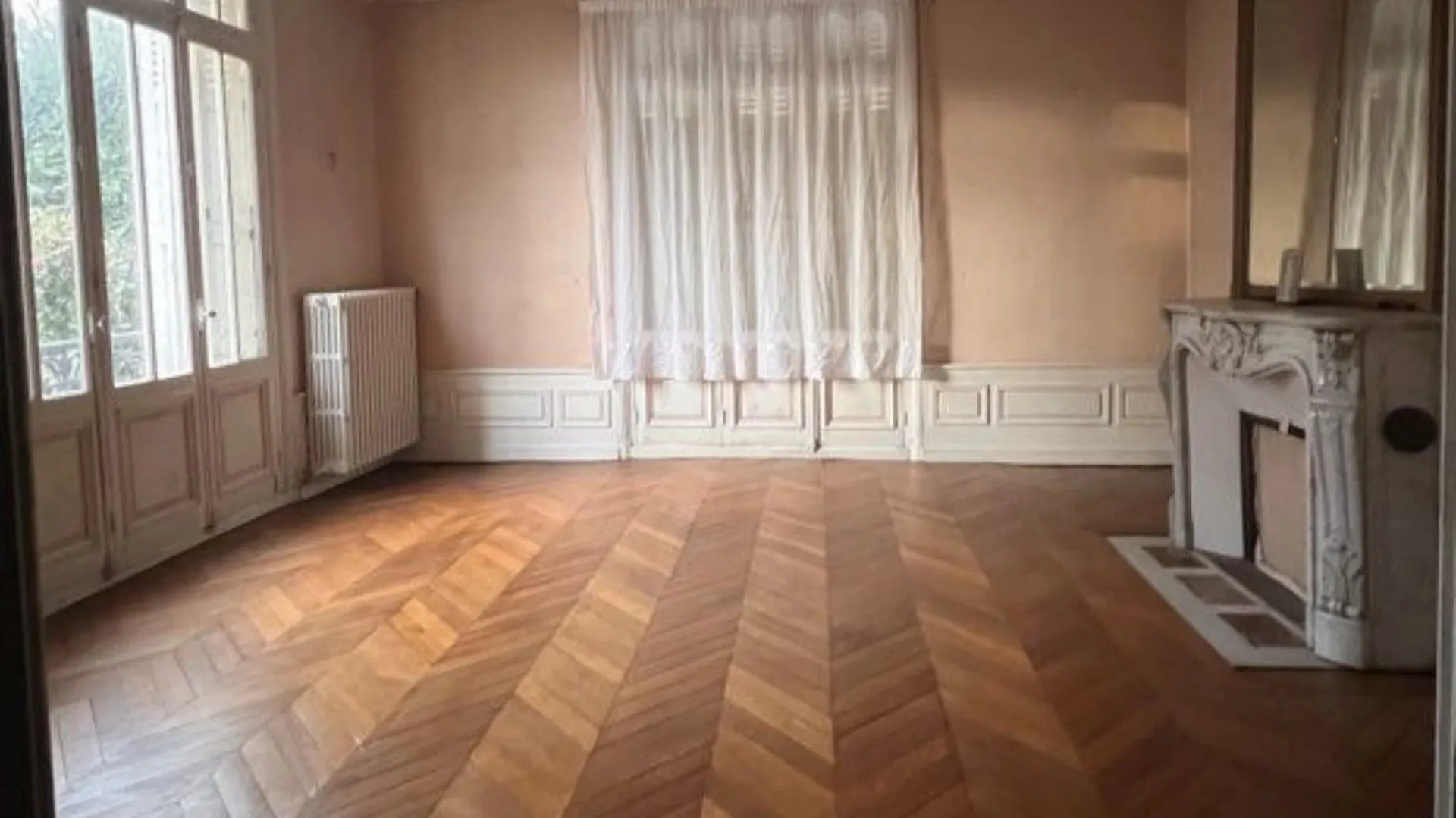 A vendre Maison de maître 265m² avec 7 chambres, parquet ancien, dépendance et garage double, terrain clos 980m², fort potentiel rénovation au cœur du Tréport 76470.