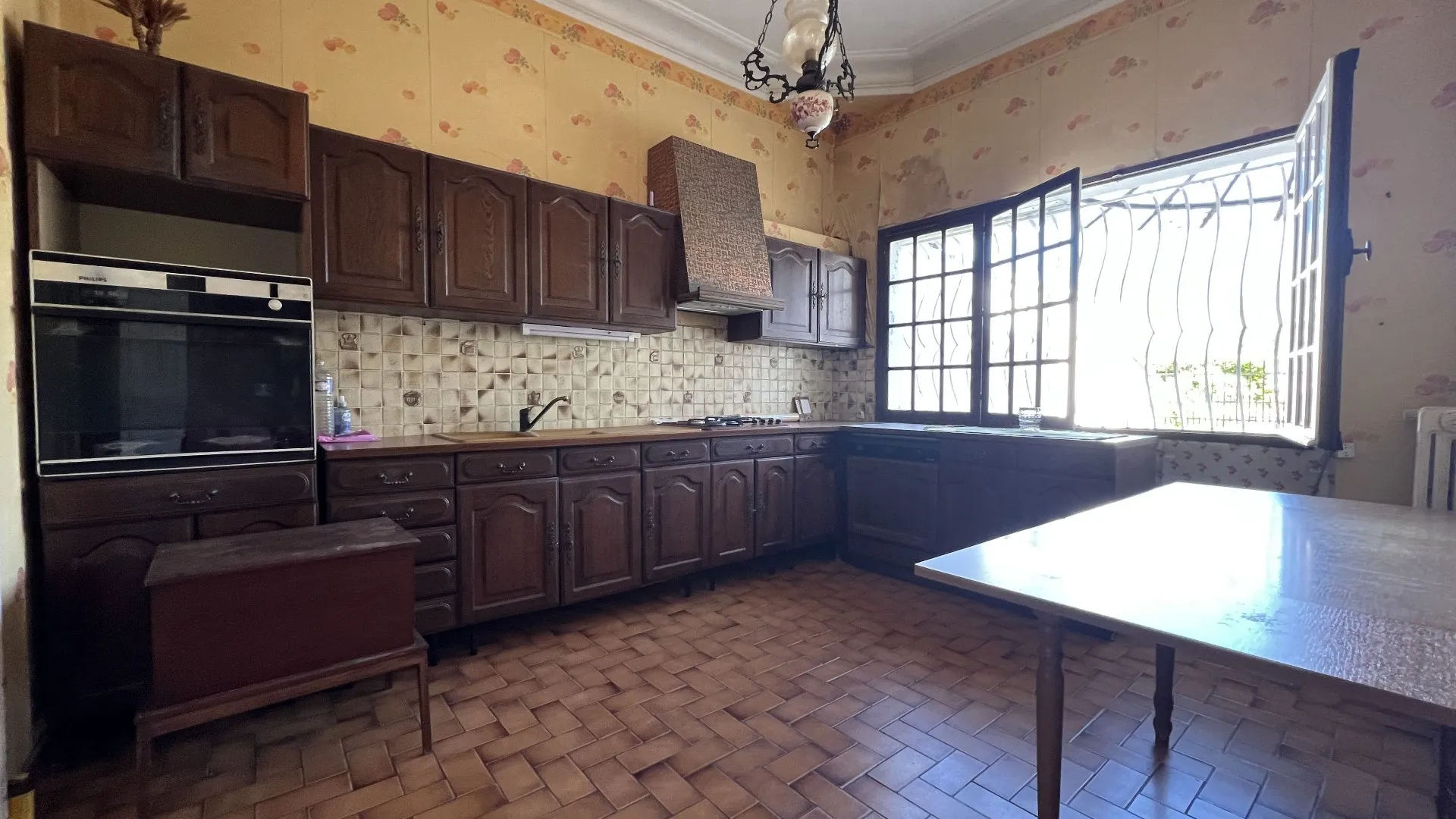 A vendre Maison de maître 265m² avec 7 chambres, parquet ancien, dépendance et garage double, terrain clos 980m², fort potentiel rénovation au cœur du Tréport 76470.