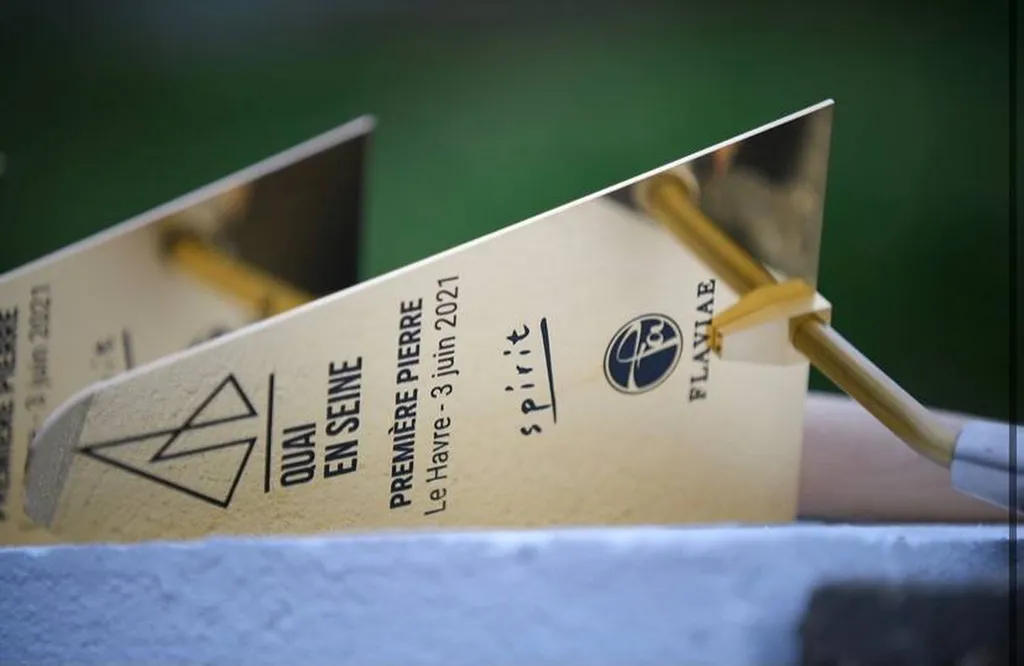 personnalisation truelle de chantier