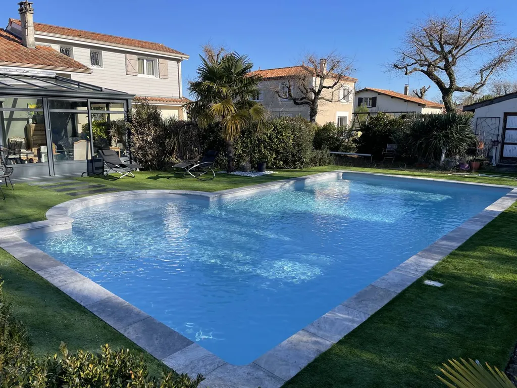 margelle travertin silver sur Ambarès et Lagrave