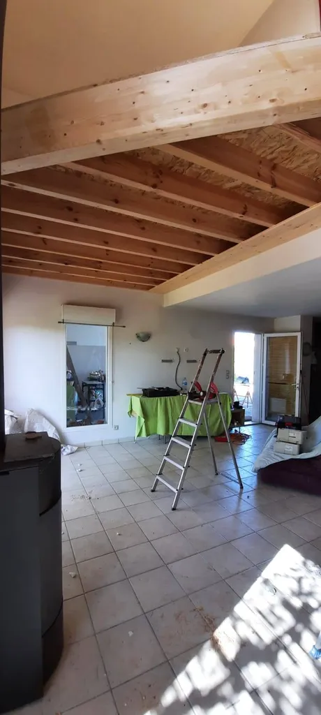 Création d’une mezzanine en pin dans une maison située aux alentours d’Arcachon