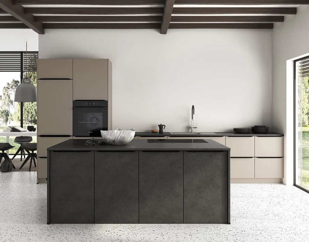 Conception de cuisine moderne avec îlot à Toulouse : intégration d'électroménager encastrable et façades sans poignées vers Colomiers