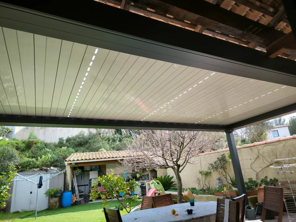 Mise en place d'une pergola Marquises Open sur Carry-le-Rouet