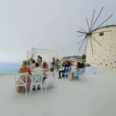 cérémonie civile sur une terrasse dans les cyclades