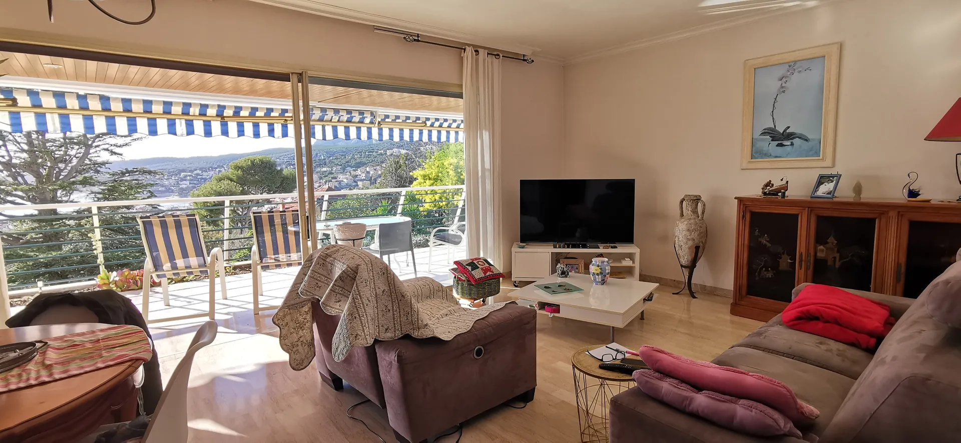 Vente appartement T4 Cassis  avec terrasse vue mer et garage fermé dans résidence de standing avec piscine & ascenseur