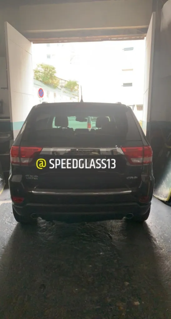 Lunette arrière brisée sur Jeep Grand Cherokee ? Franchise offerte et 50 € offerts chez Speed Glass Marseille 13013