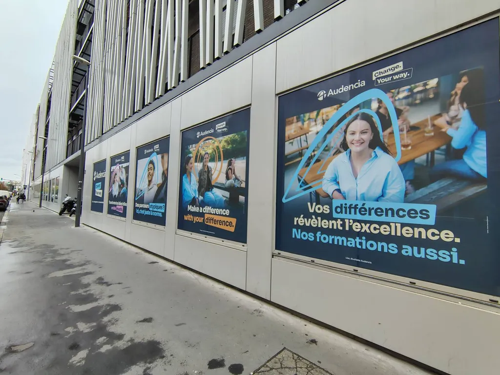 Vitrophanie pour communication impactante en extérieure à Paris
