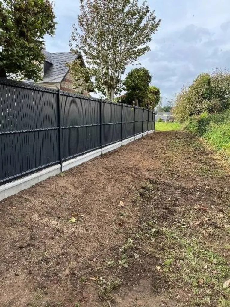 Aménagement d’un enrochement en pierre à gabion, ouverture dans talus pour passage et pose de portillon plus clôture sur Fécamp 76