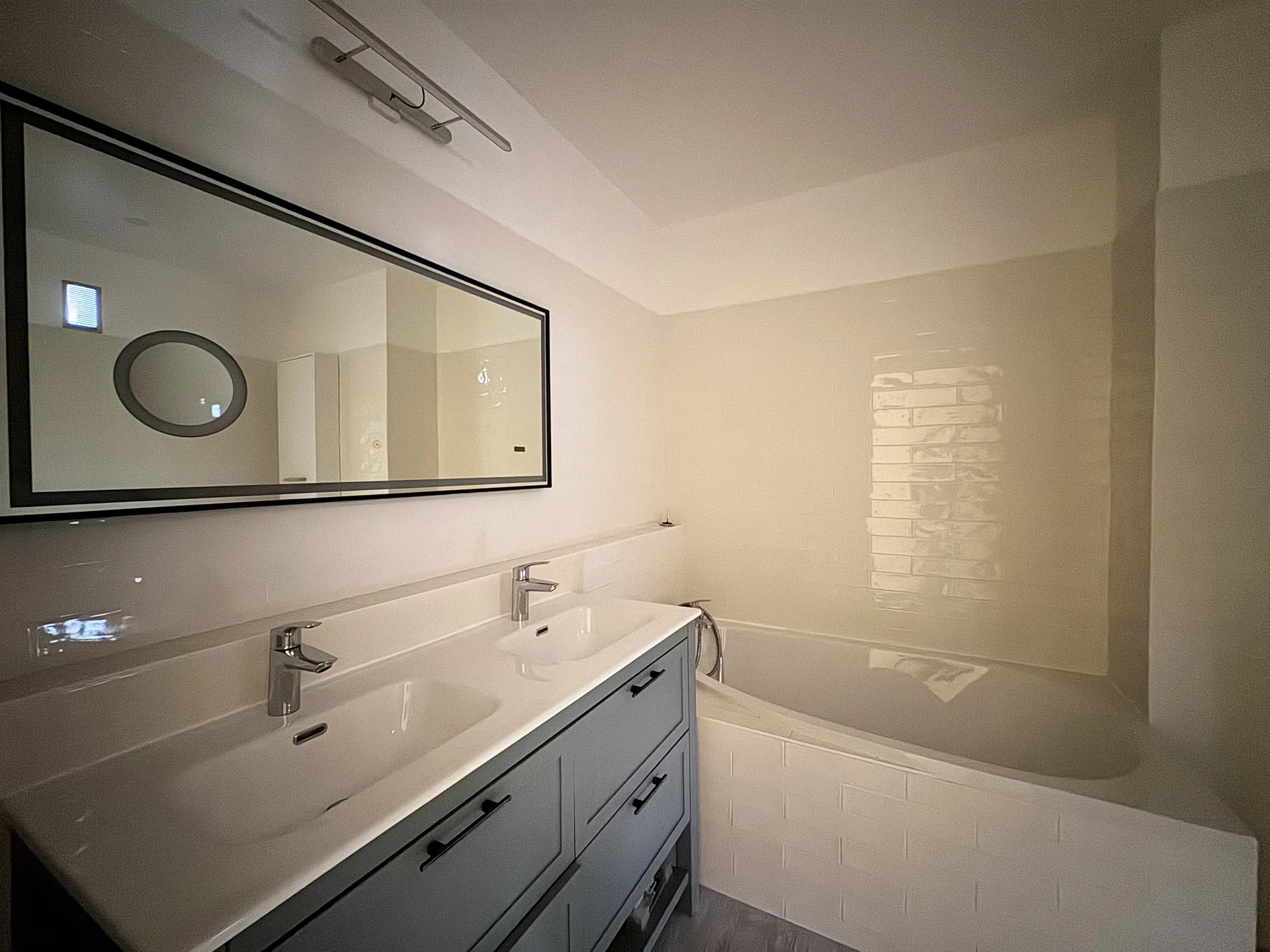 Appartement familial 3 pièces de 124,35m2 lumineux avec balcon, garage et cave à Louveciennes proche de la gare.