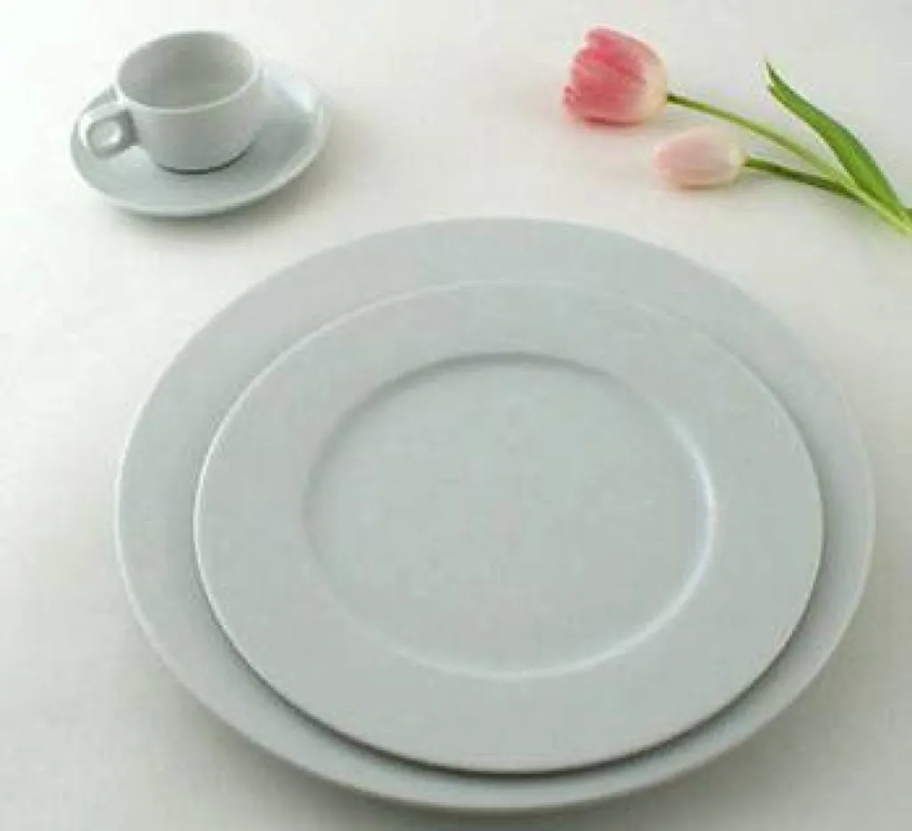 ASSIETTE A DESSERT A LOUER POUR REPAS DE MARIAGE A RAMATUELLE DANS LE VAR EN PORCELAINE FINE