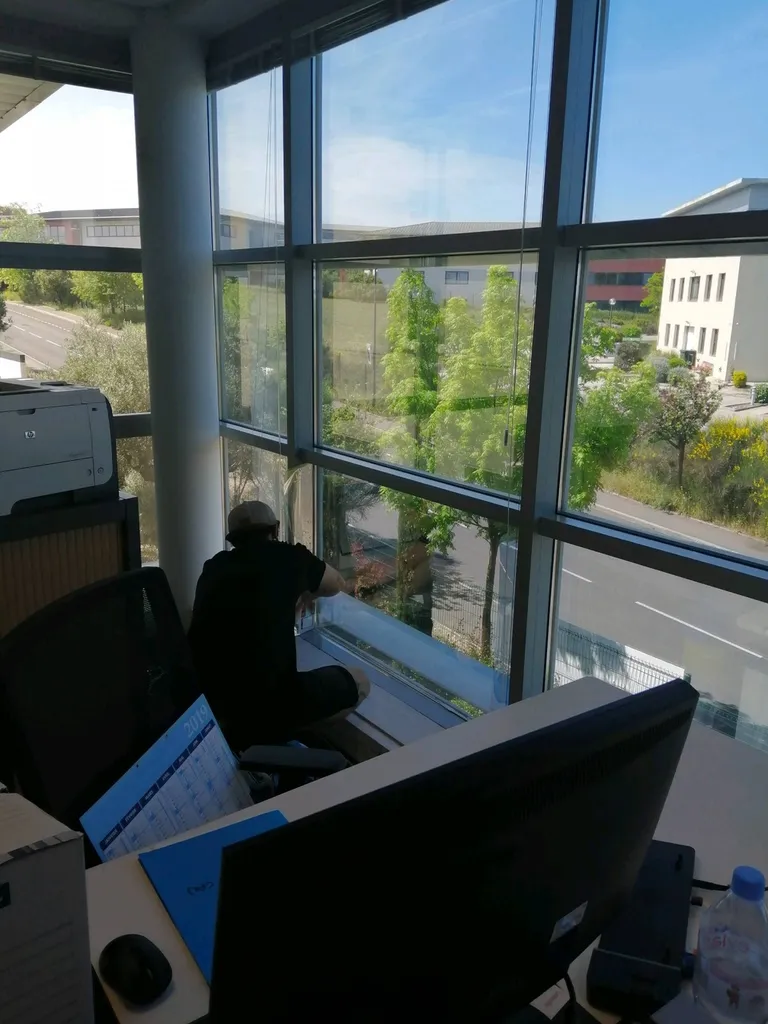 Avantage de la pose d'un films solaire teinté. Toulon.