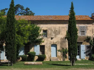 Création de jardin provençal dans les Alpilles