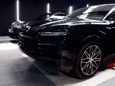 Protégez votre Porsche Cayenne Hybrid 2024 avec le Film de Protection XPEL – Gloss Obsession à Quimper (29000)