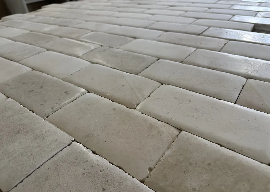 Pavés Limoges – FRANCEPIERRE : Pavés Antica & Montignac en Pierre Naturelle pour Aménagements Extérieurs Haut de Gamme