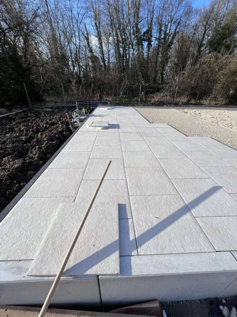 Pose de dalle d'une terrasse extérieur à Strasbourg 