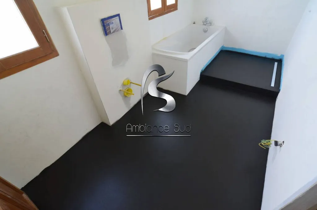 AMBIANCE SUD BETON CIRE TALOCHE A SAINT TROPEZ