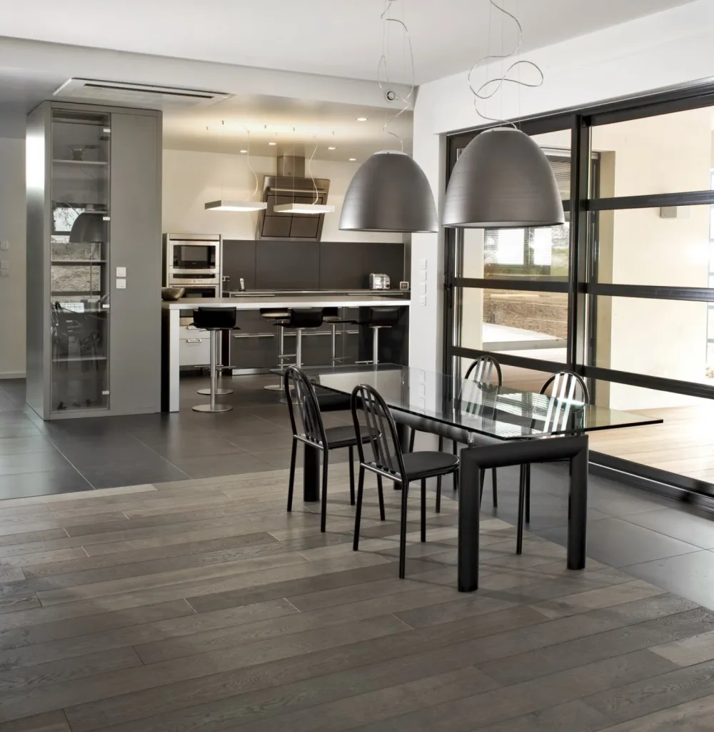 Parquet contrecollé chêne de l'est colori brossé huilé gris