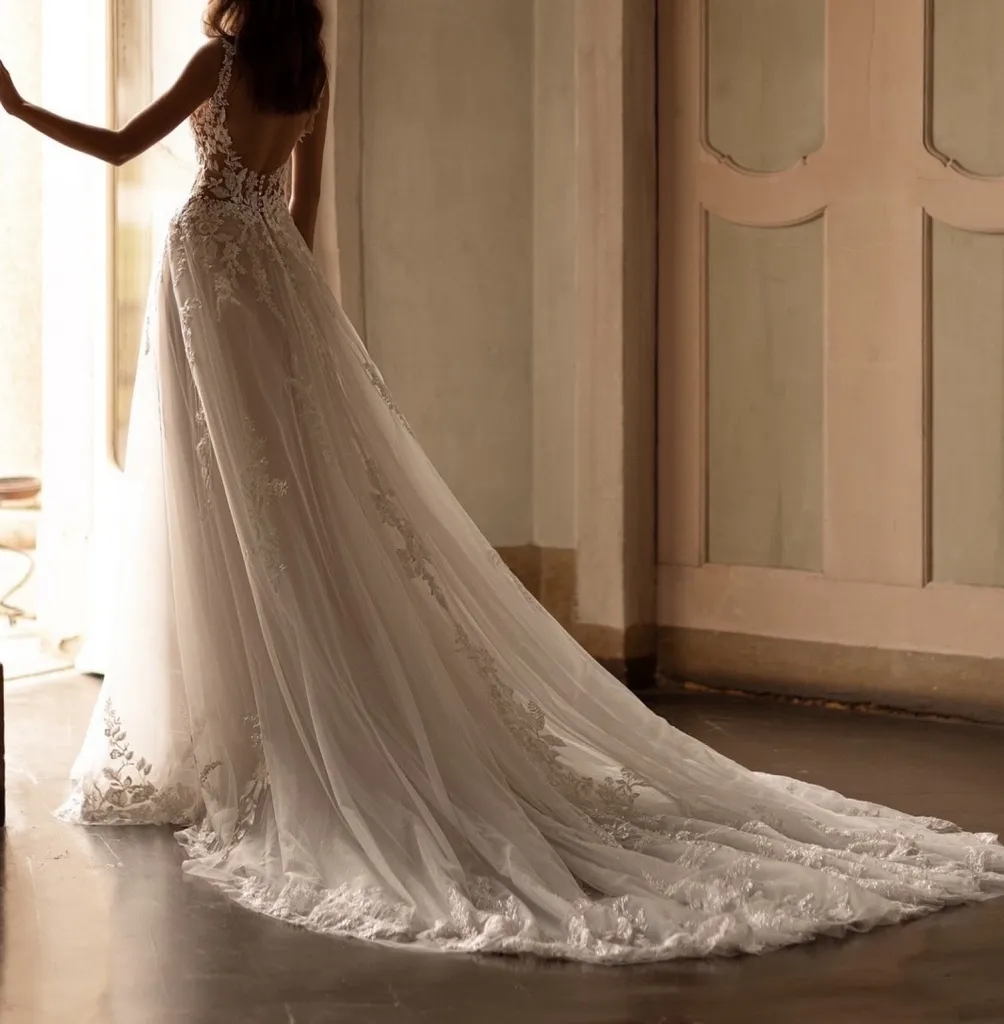 Robe de mariée princesse dos en dentelle tatouage Marseille