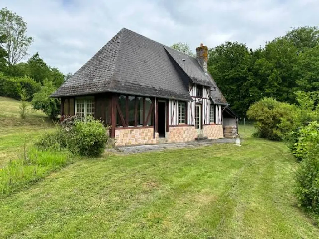 A acheter, maison de 140 m² édifiée sur 8150 m² de terrain sur la commune de la SAUSSAYE