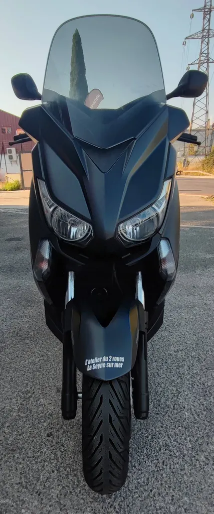 YAMAHA X-MAX du 04/2016 avec 17000 km.