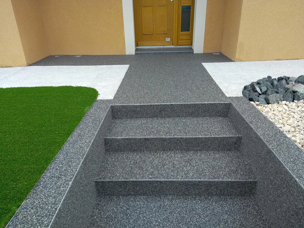 Pack entretien avec réparation ciblée de la résine de renfort pour revêtements extérieurs existants dans l'Hérault et ses alentours