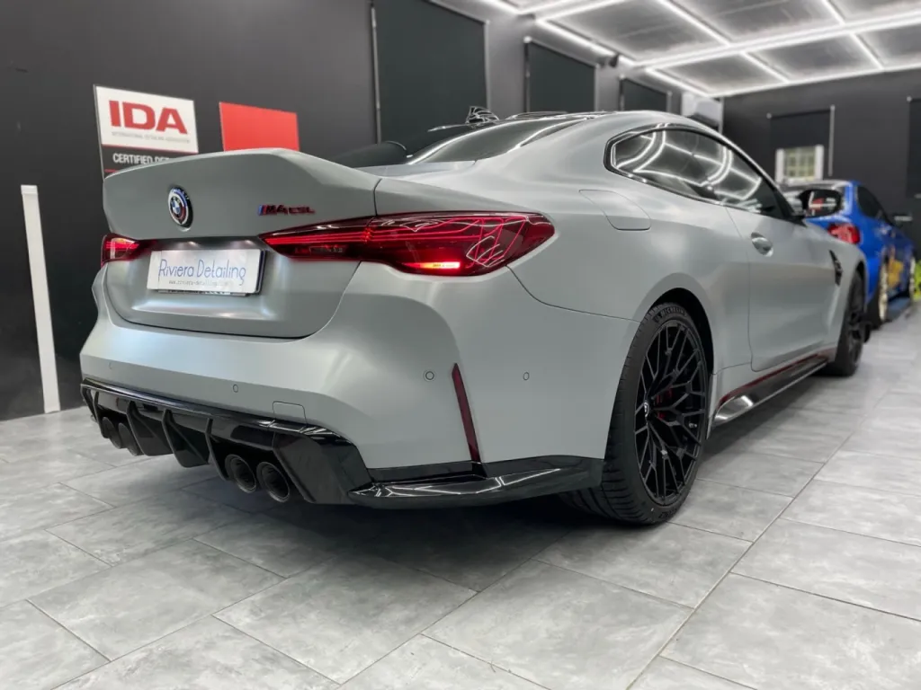 Pose d'un film de protection PPF XPEL Mat sur une BMW M4 CSL à Nice dans les Alpes Maritimes