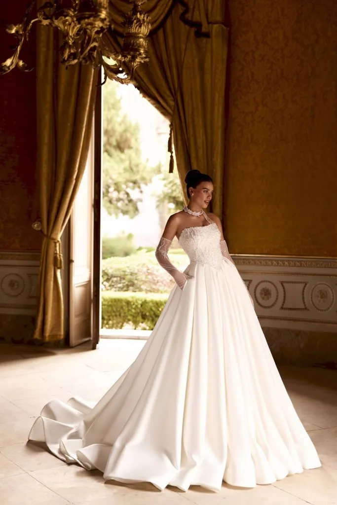 Robe de mariée princesse avec bustier perlé à Marseille