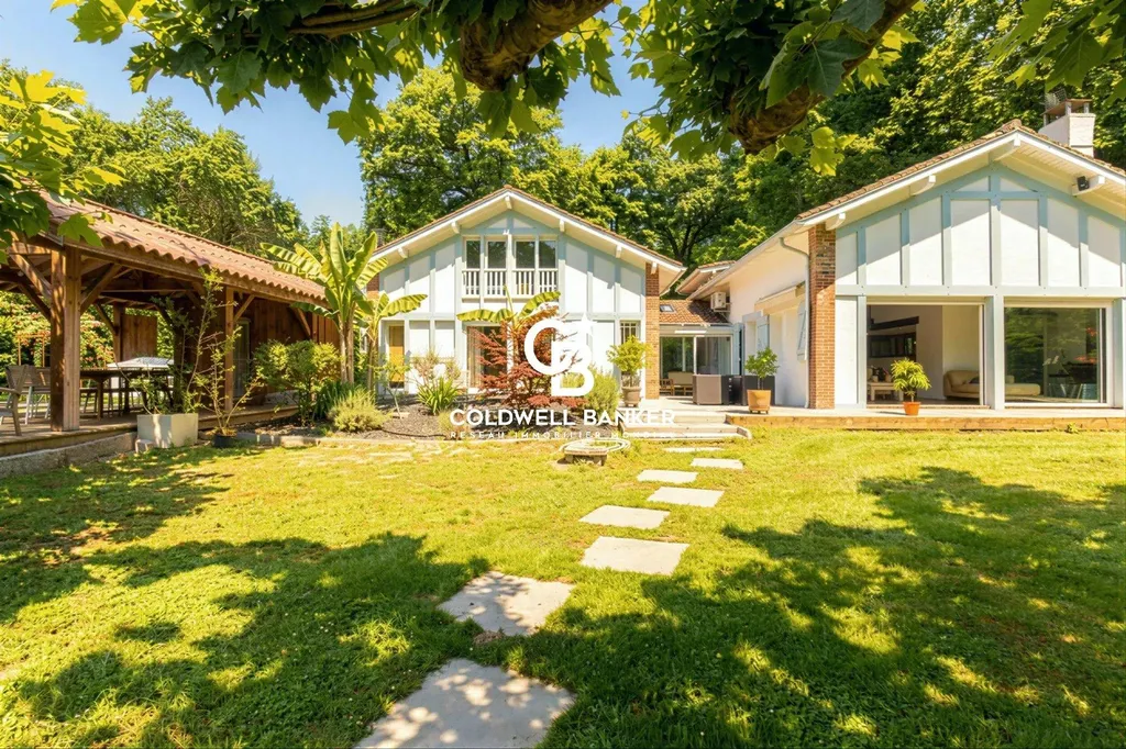 Maison à vendre Tosse - propriété de 295 m² avec 9 suites, piscine, étang privé et parc arboré