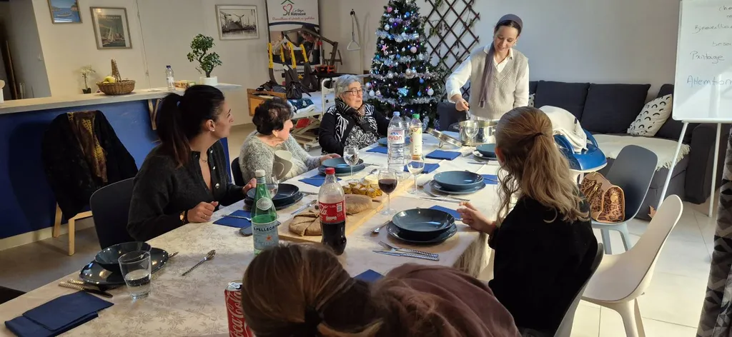 Un atelier cuisine convivial à l’agence du Temps Retrouvé à La Seyne-sur-Mer prêt de Toulon dans le Var
