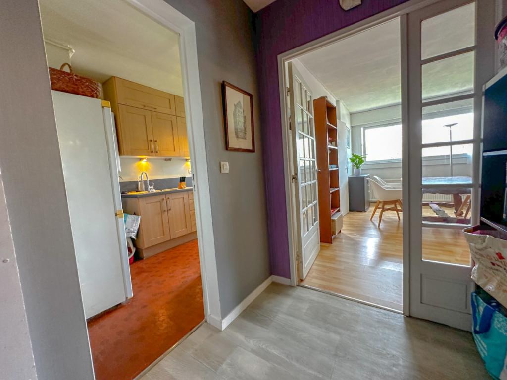 Appartement avec deux chambres,  1  parking  et  une cave  à Mont Saint Aignan  76130