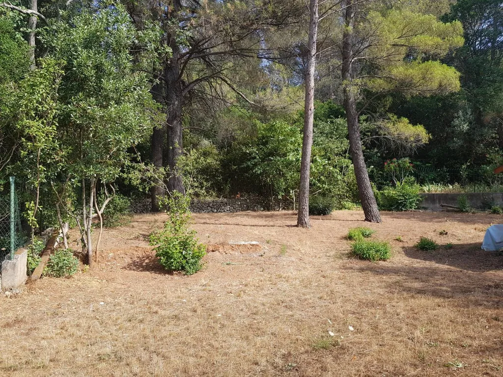 VENDU ! Magnifique terrain plat de 410 m²  sur TOULON avec nos partenaires fonciers