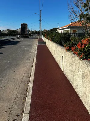 Travaux de réfection de voirie, reprise d’enrobé, création d’accès et aménagements extérieurs avec terrasses, massifs et petits espaces verts à Bordeaux 33000