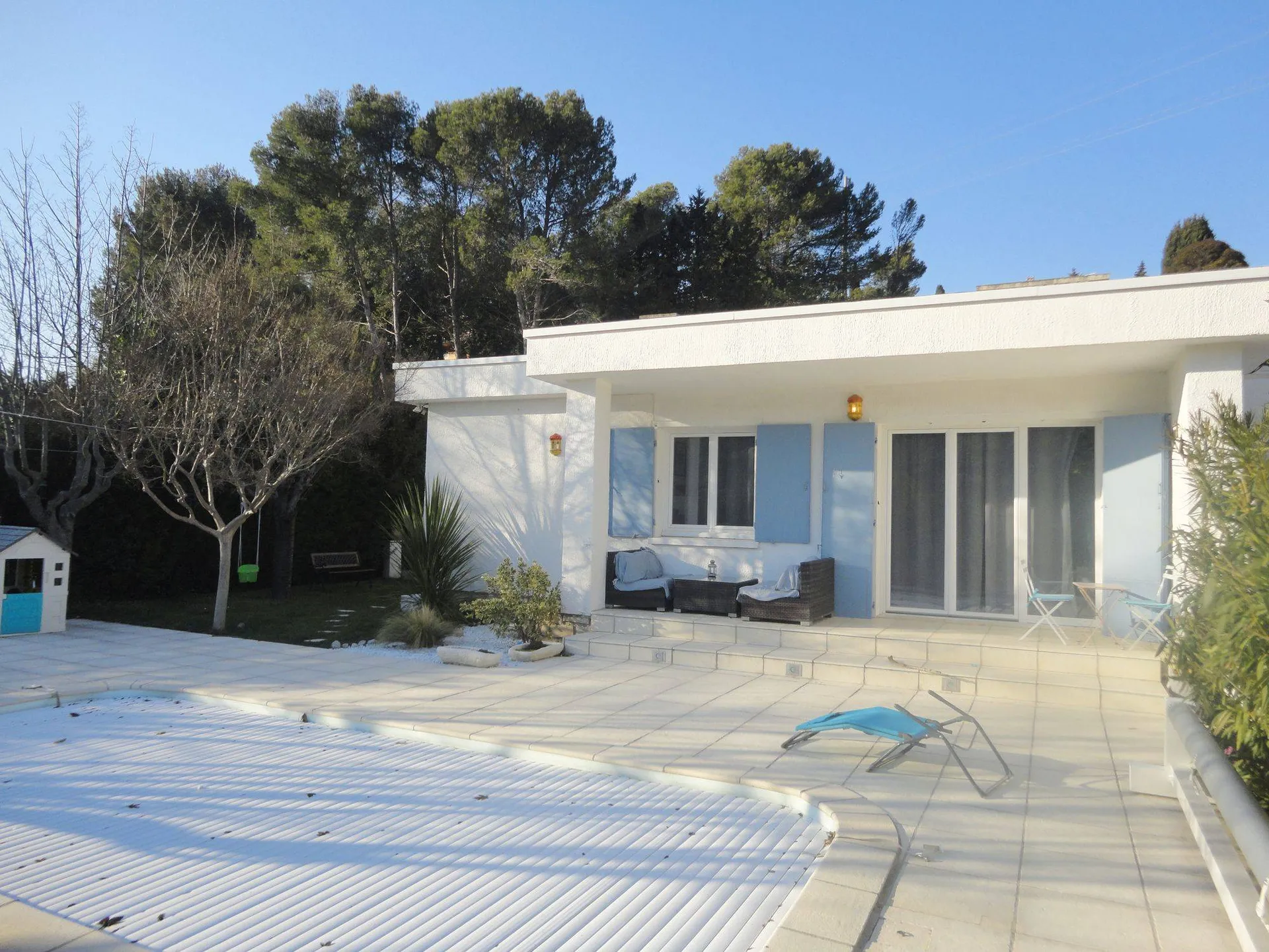 Maison à vendre Carnoux en Provence de plain pied, au calme, pas de vis à vis, piscine, garage