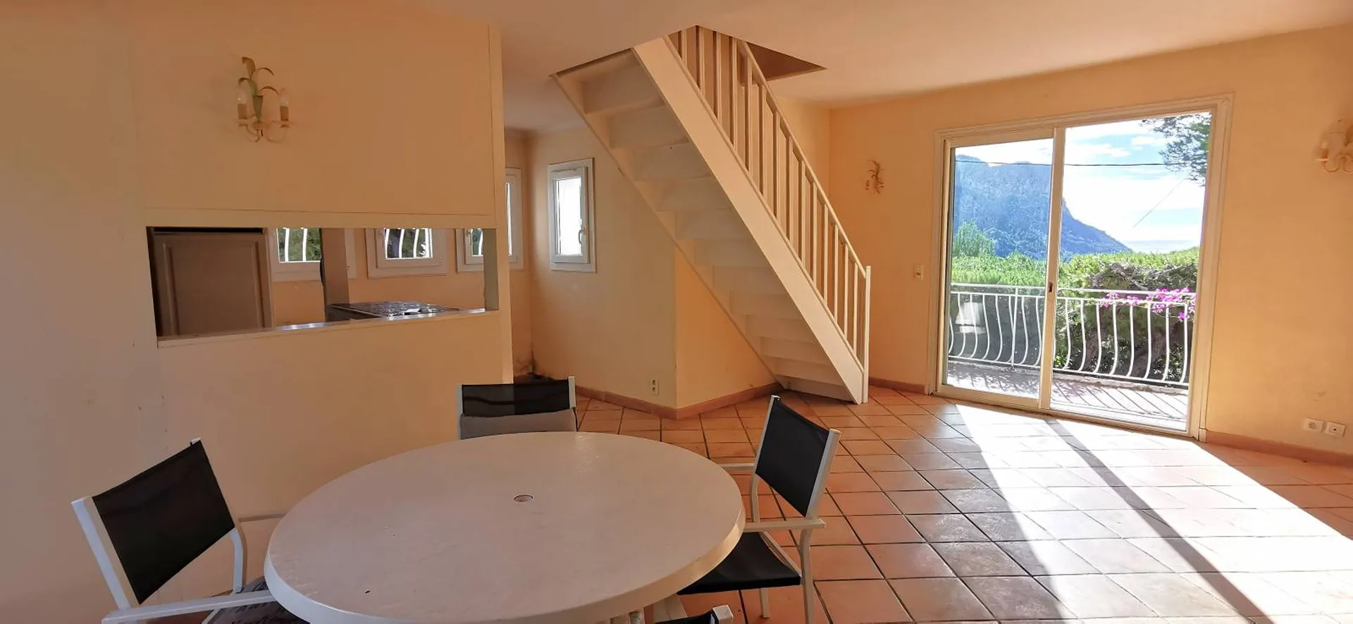 Vente villa T4/5 Cassis  vue Cap Canaille, piscine & garage dans clos résidentiel sécurisé