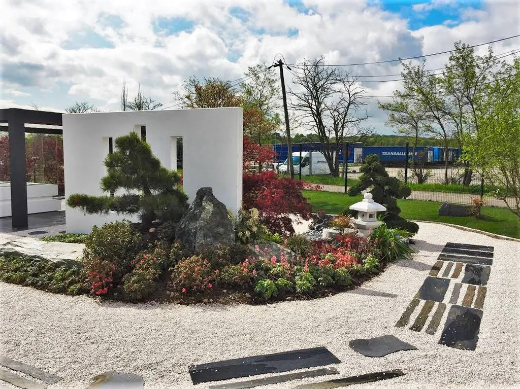 Jardin fleurs et galets nature