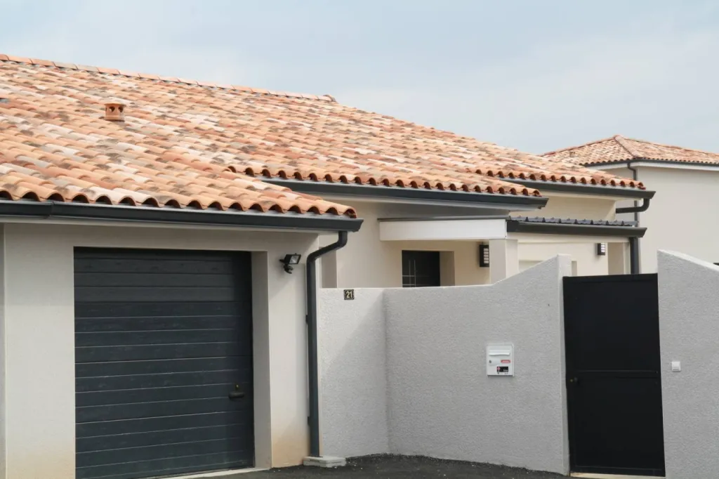 Spécialiste de l'installation de gouttières corniche à Montélimar 26 Spécialiste de l'installation de gouttières corniche à Montélimar 26