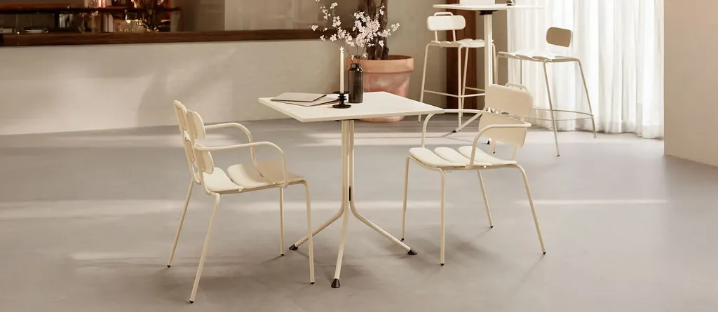 La chaise Doli extérieur restauration et terrasse est idéale à Marseille et en Région PACA, offrant confort, empilabilité et robustesse pour cafés, restaurants, hôtels et lieux publics en extérieur.