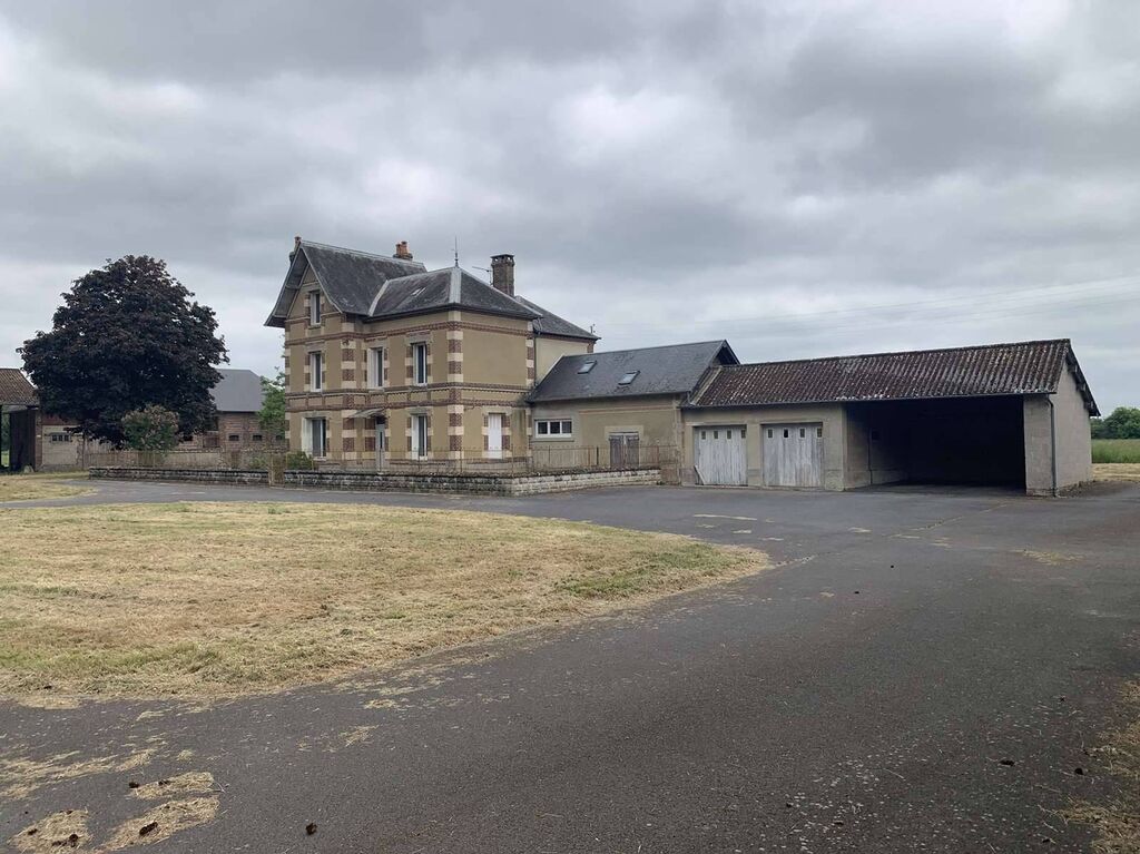 Entre VIMOUTIERS (61120) et ORBEC (14290), A VENDRE HARAS avec 39 ha