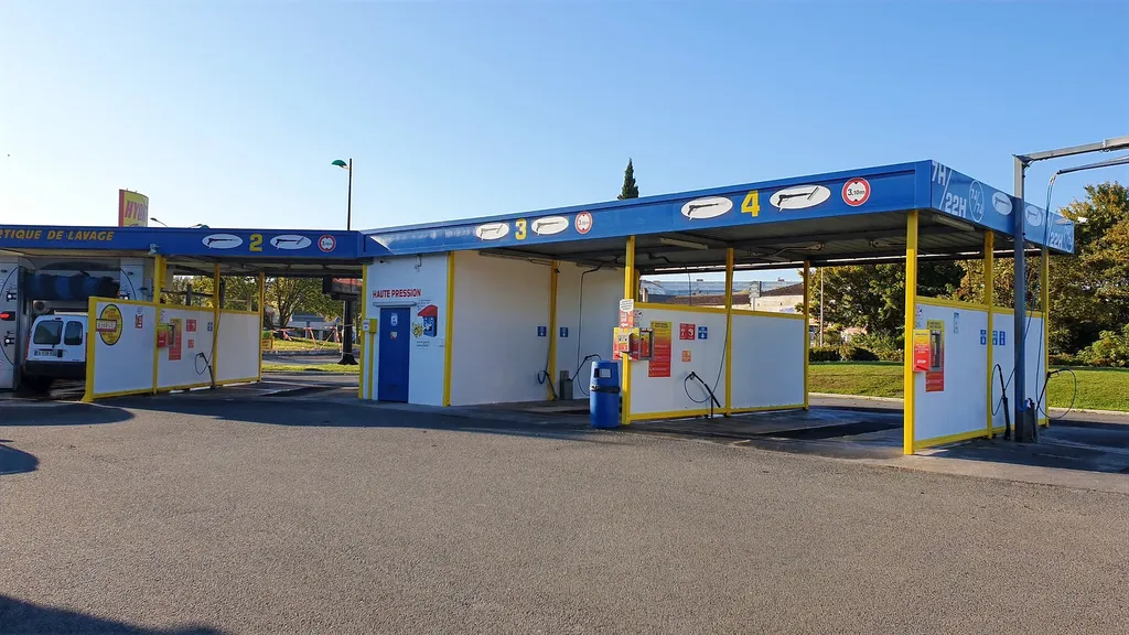 Hygie Cars Angoulême : station de lavage premium en Charente, idéale pour camping‑cars et véhicules de loisirs, avec pistes haute pression et accès facile près d’Angoulême.