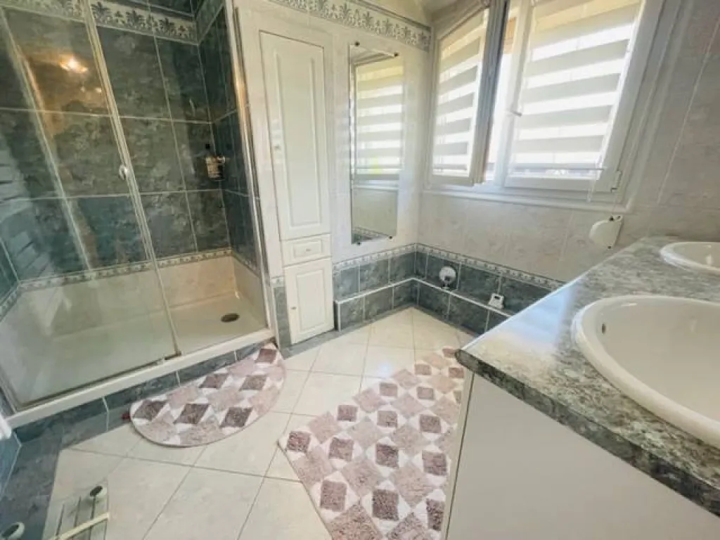 A saisir pavillon avec garage de 95 m² habitable sur la commune de CAUDEBEC LES ELBEUF 76320