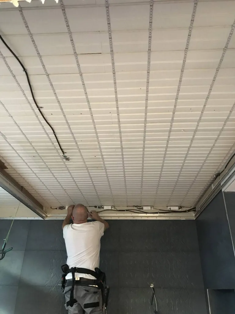 SDB Création à Muret- Plafonds tendus BARRISOL by Plafonds Tendus Occitans