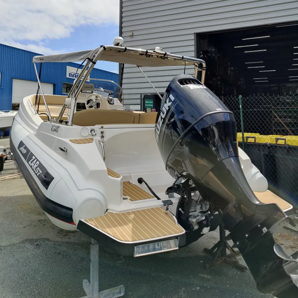 Notre zone d'activité pour ce serviceAcheter un bateau pneumatique semi-rigide d'occasion à La Rochelle Charente maritime
