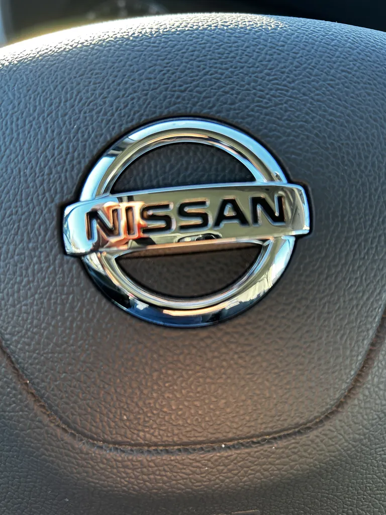nissan logo volant