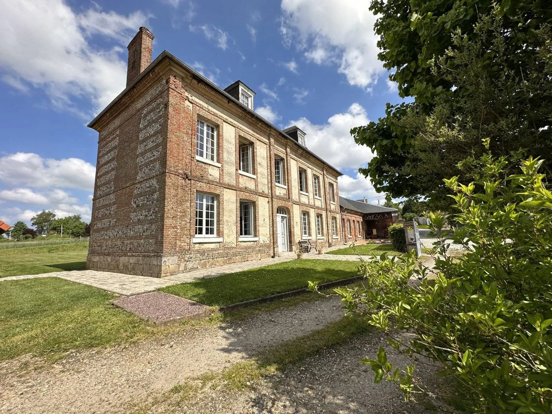 Vends au coeur de la Normandie, Propriété de Maitre d'environ 350m² sur son parc d'environ 1.4 hectares.